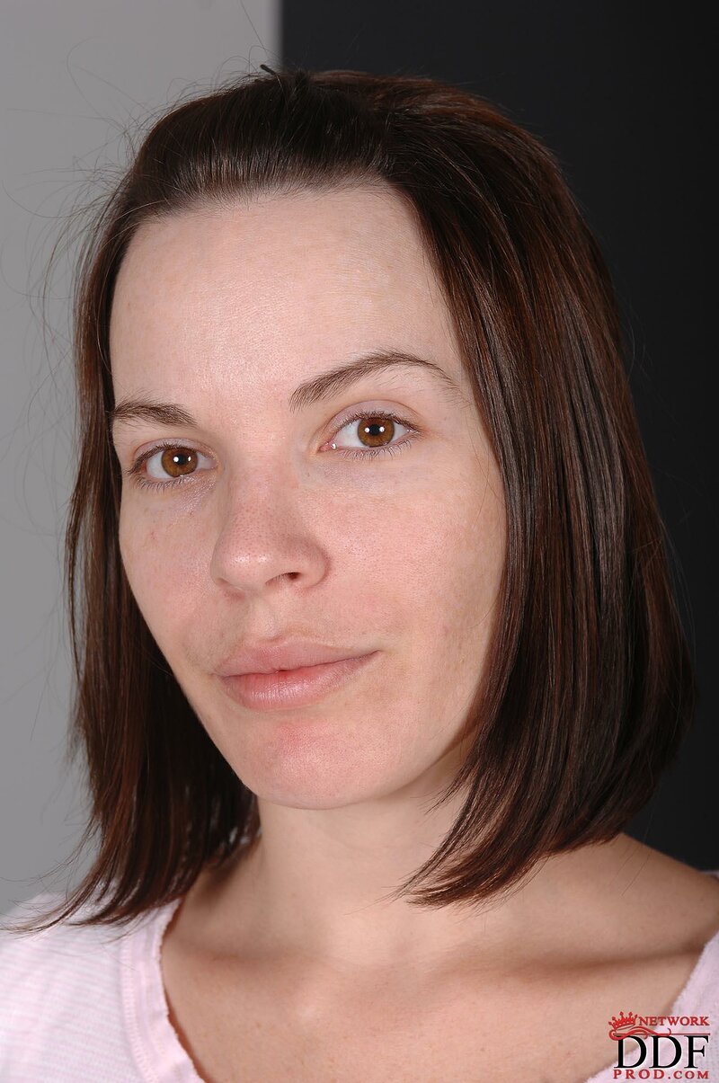 Валюша, 24 года, 0 размер груди